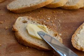 jakim masłem smarować chleb, pieczywo, czym smarować, najlepsze masła, portal masło mleko